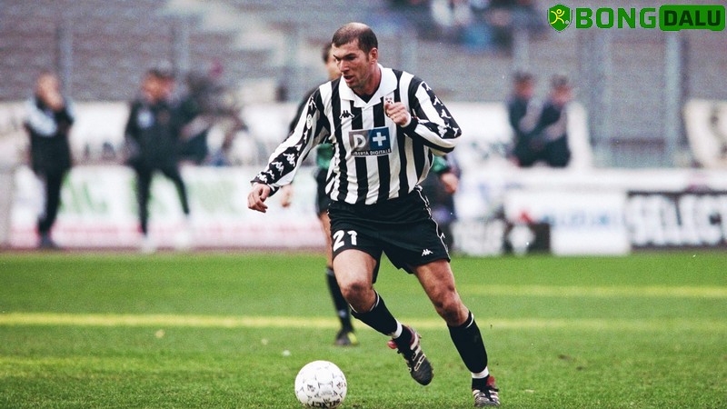 Zinedine Zidane là một trong những cầu thủ tài năng của câu lạc bộ Juventus